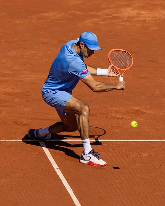 Borges cai em Barcelona diante de um Medjedovic em estado de graça