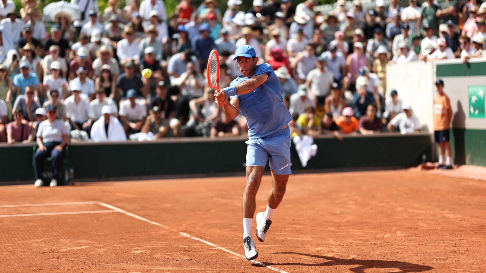 Borges domina Etcheverry em três sets e avança em Roland Garros